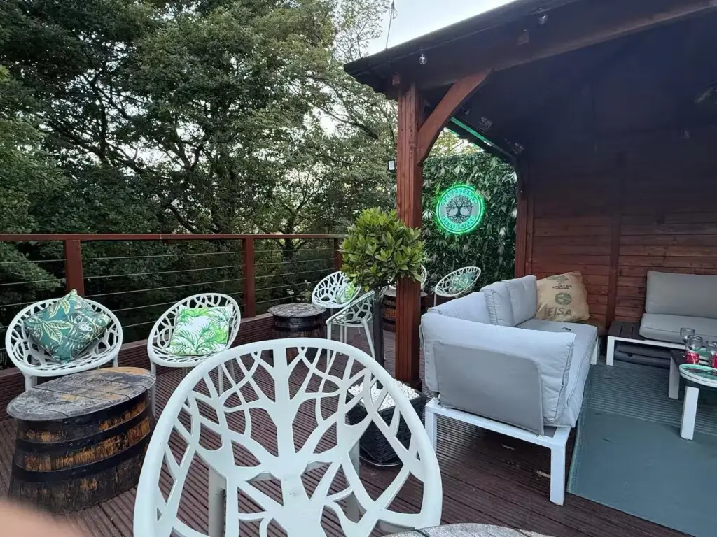 e0e4f206 2314 41a1 a80e 920244992aaa