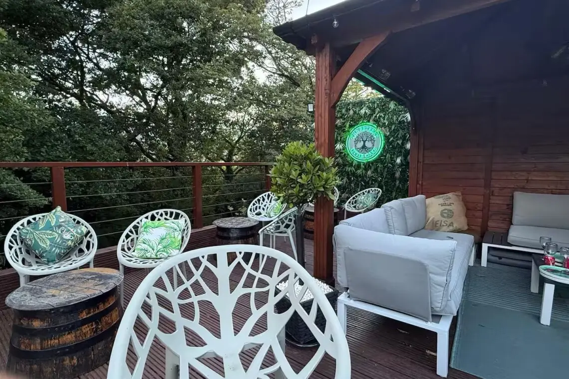 e0e4f206 2314 41a1 a80e 920244992aaa